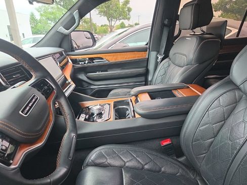 Used 2022 Jeep Grand Wagoneer Series III w/ Rear Seat Video Group 1 AWD/4WD image 5