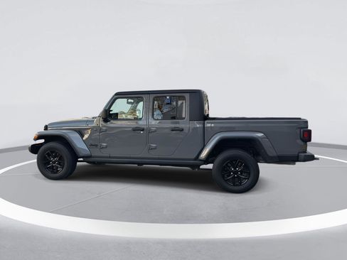 Used 2022 Jeep Gladiator Sport image 6