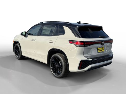 New 2026 Volkswagen Tiguan SE R-Line FWD image 3
