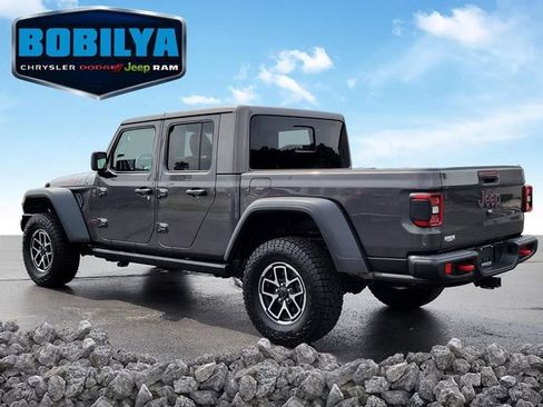 Used 2025 Jeep Gladiator Rubicon w/ Convenience Group AWD/4WD image 4