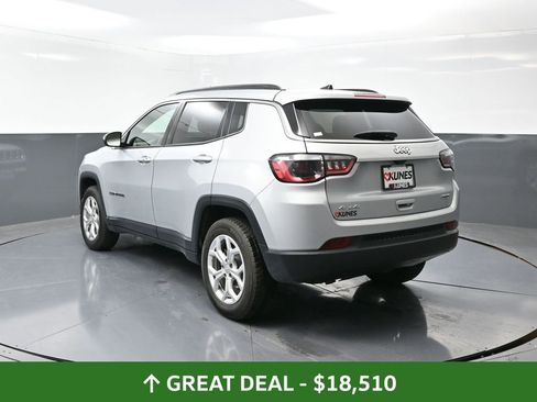 Used 2024 Jeep Compass Latitude image 13