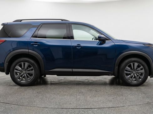 Used 2025 Nissan Pathfinder SV AWD/4WD image 11