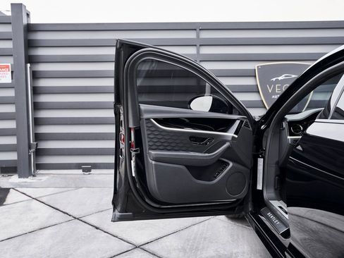 Used 2025 Bentley Flying Spur Plug-In Hybrid image 30