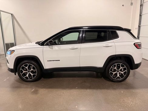 Used 2025 Jeep Compass Limited AWD/4WD image 8