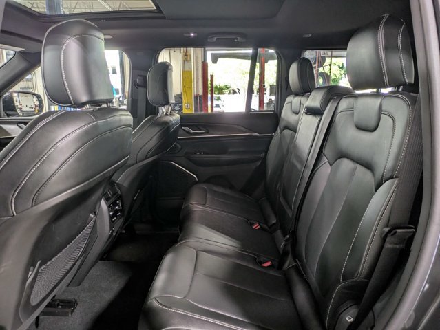Used 2023 Jeep Grand Cherokee Overland AWD/4WD image 14