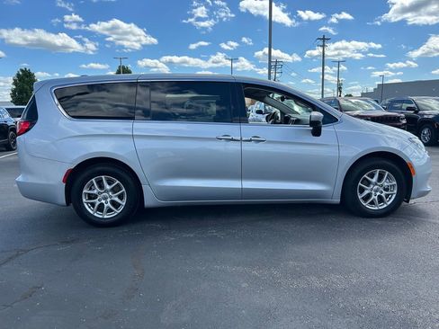 Used 2023 Chrysler Voyager LX FWD image 8