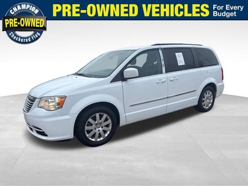 Used 2016 Chrysler Town & Country Touring image 1