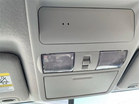 Used 2016 Nissan Frontier SV image 24