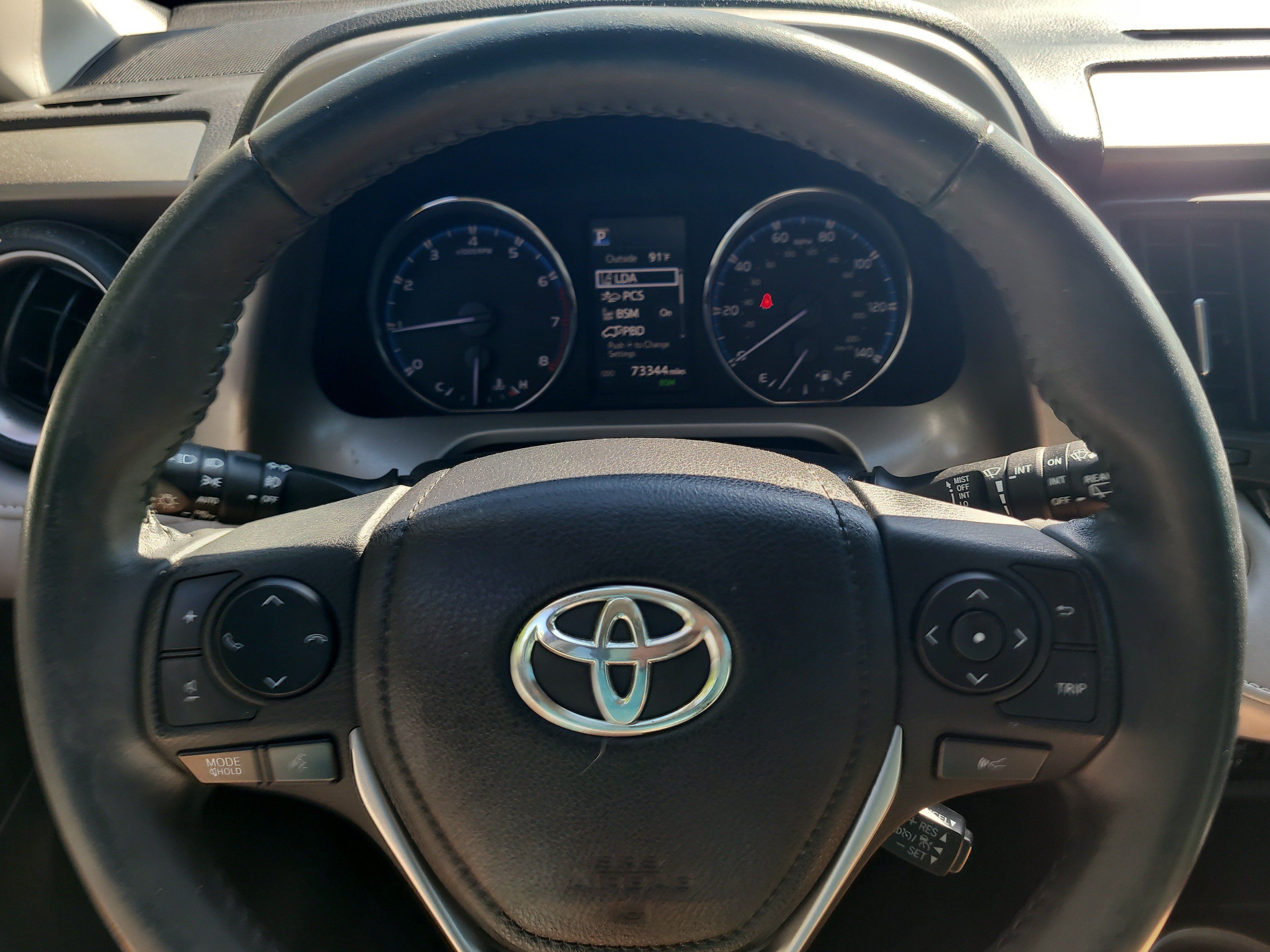 Used 2018 Toyota RAV4 Limited FWD image 30