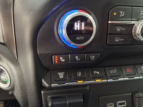 Used 2022 GMC Sierra 3500 AT4 w/ AT4 Preferred Package image 36