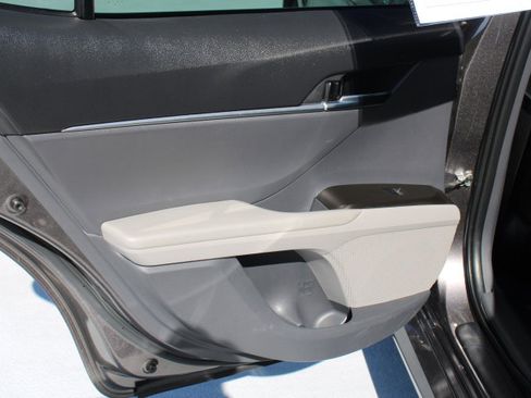 Certified 2022 Toyota Camry LE FWD image 13
