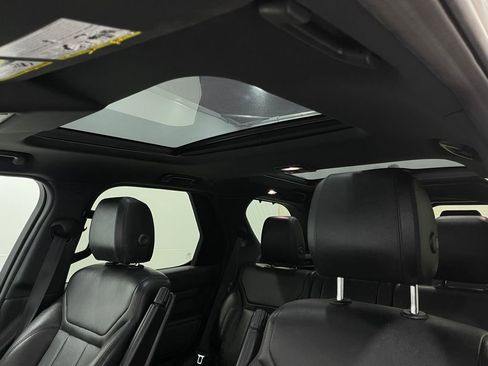 Used 2020 Land Rover Discovery HSE image 12