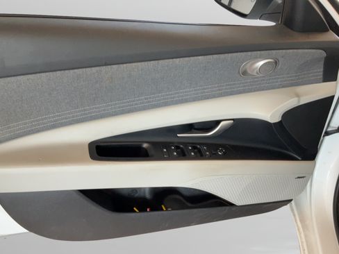 Used 2024 Hyundai Elantra Limited FWD image 27