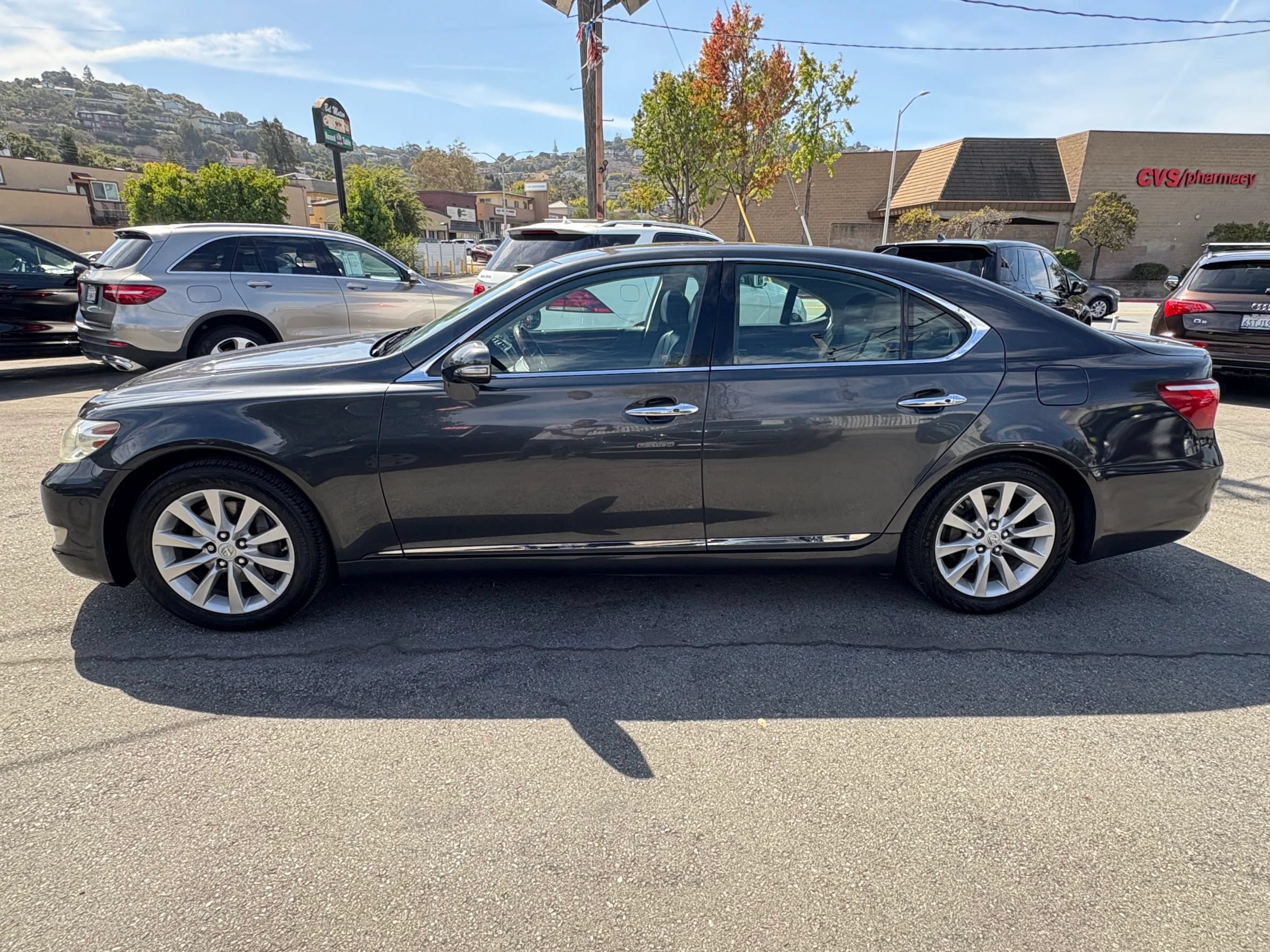 Used 2010 Lexus LS 460 RWD image 6