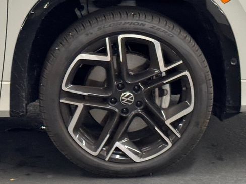 Used 2026 Volkswagen Tiguan SEL R-Line AWD/4WD image 40