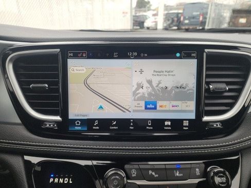 New 2026 Chrysler Pacifica Limited image 3