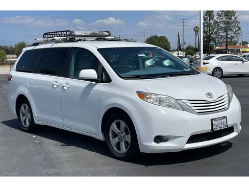Used 2017 Toyota Sienna LE FWD image 9