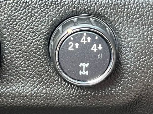 Used 2016 Chevrolet Colorado Z71 AWD/4WD image 24