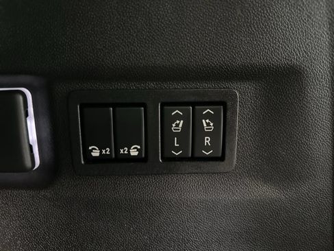 Used 2021 Chevrolet Suburban Premier w/ Premium Package AWD/4WD image 40