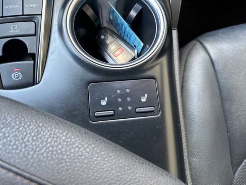 Certified 2020 Toyota Camry XLE w/ Navigation Package image 32