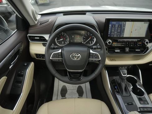 Used 2022 Toyota Highlander Platinum image 22