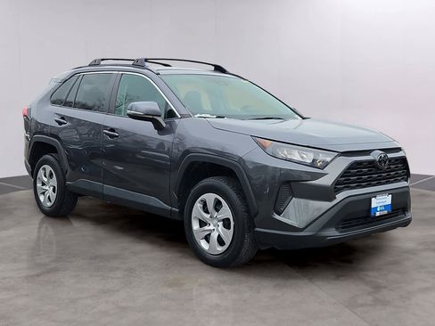 Used 2021 Toyota RAV4 LE image 3