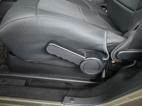 Used 2015 Jeep Wrangler Sport image 11