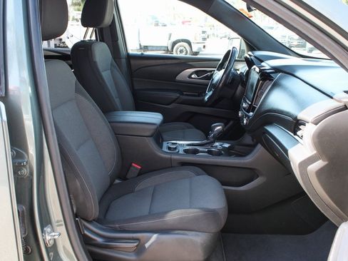 Used 2022 Chevrolet Traverse LT image 43