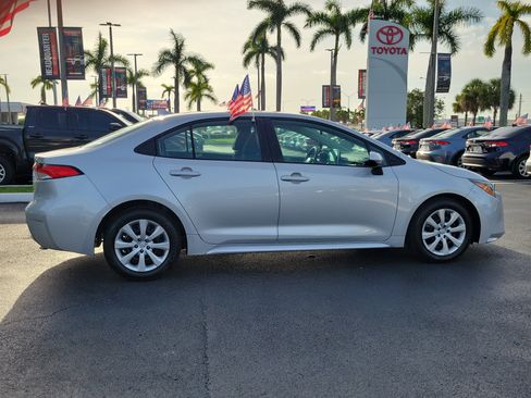 Used 2021 Toyota Corolla LE FWD image 13