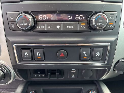 Used 2018 Nissan Titan PRO-4X w/ Pro-4x Convenience Package AWD/4WD image 46