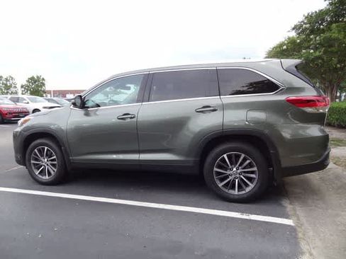 Used 2019 Toyota Highlander XLE AWD/4WD image 4