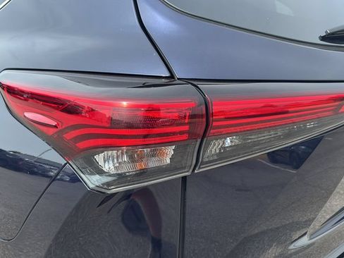 Used 2021 Toyota Highlander Platinum AWD/4WD image 11