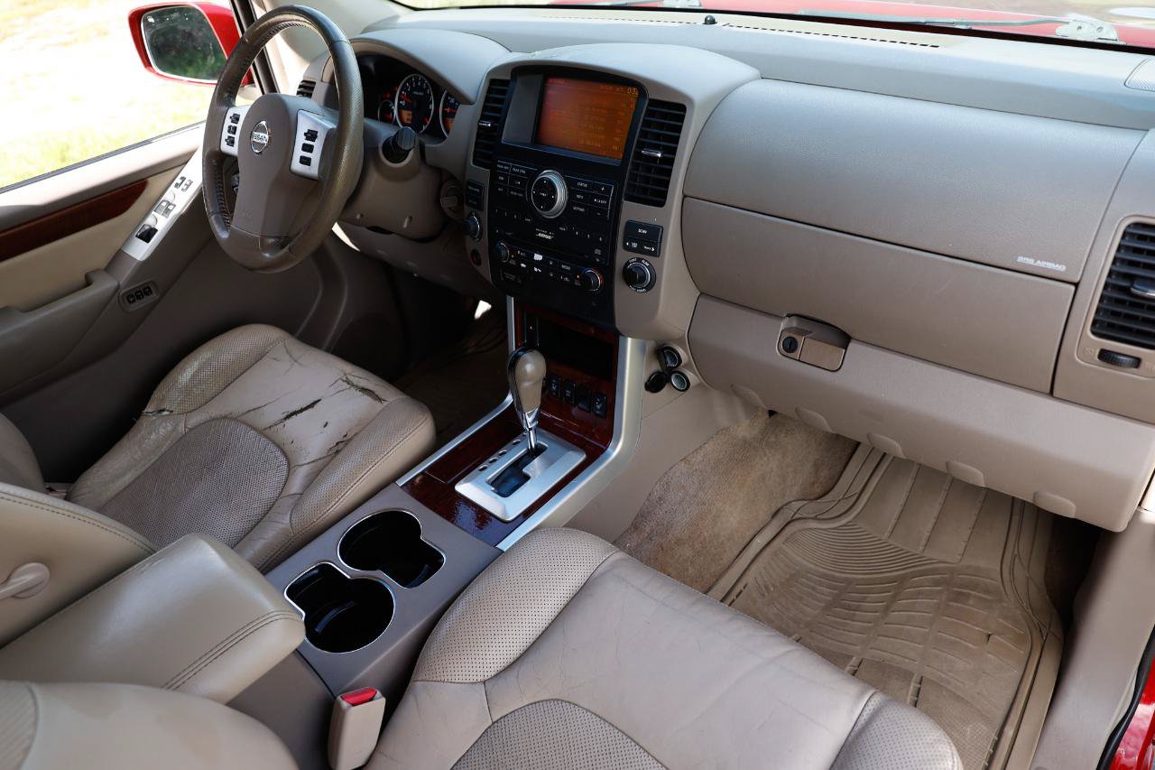 Used 2009 Nissan Pathfinder LE AWD/4WD image 18
