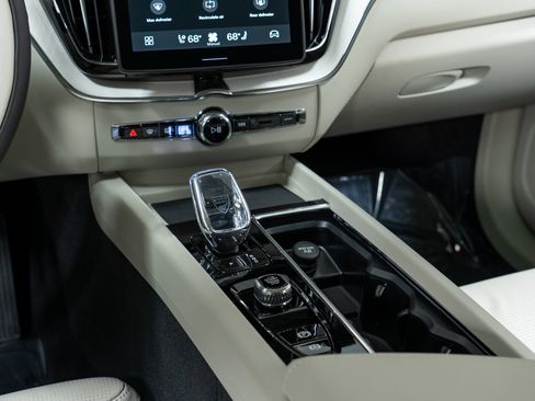 New 2026 Volvo XC60 B5 Ultra w/ Climate Package image 20