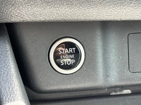 Used 2023 Nissan Rogue SV FWD image 13