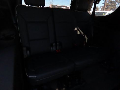 Used 2023 GMC Yukon SLT image 13