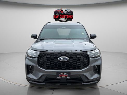 Used 2025 Ford Explorer ST-Line RWD image 2