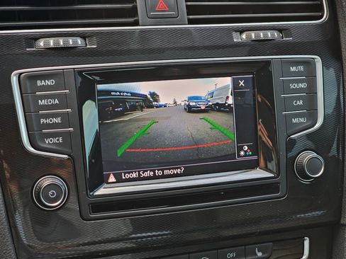 Used 2015 Volkswagen GTI SE image 9