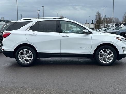 Used 2018 Chevrolet Equinox Premier image 3