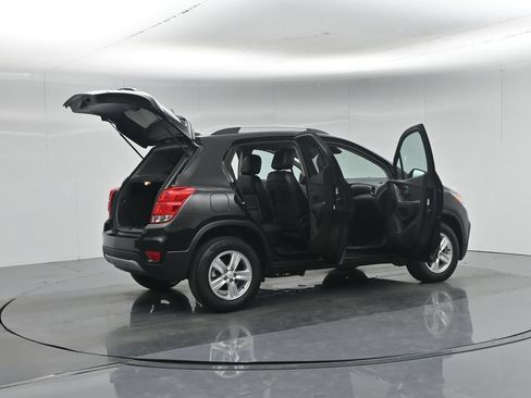 Used 2020 Chevrolet Trax LT w/ LT Convenience Package AWD/4WD image 6