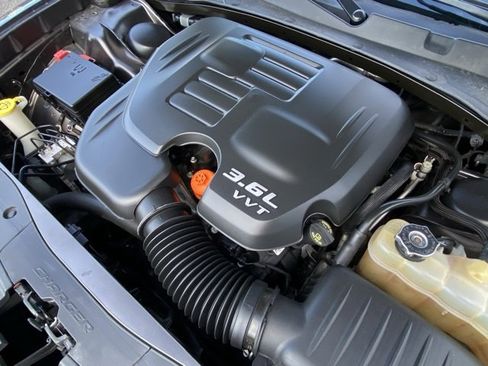 Used 2018 Dodge Charger SXT Plus w/ Blacktop Package image 11