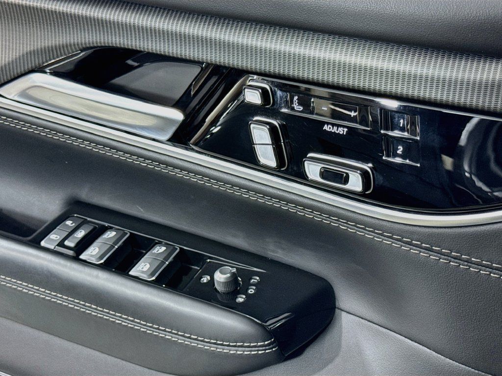 Used 2023 Jeep Grand Wagoneer Series II AWD/4WD image 19