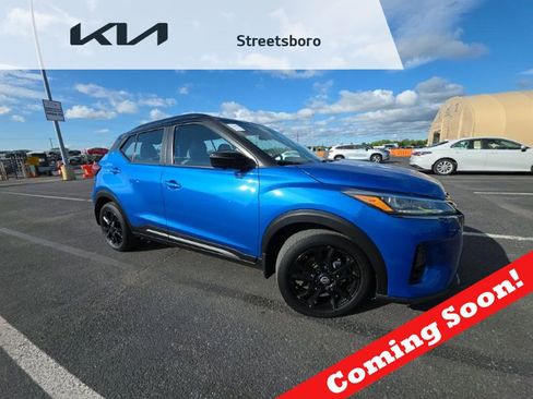 Used 2023 Nissan Kicks SR w/ SR Premium Package FWD image 1