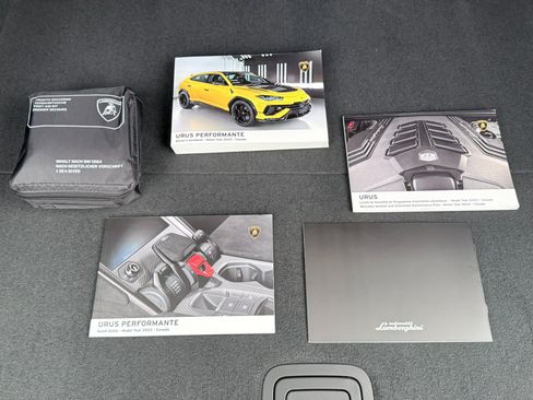 Used 2023 Lamborghini Urus Performante AWD/4WD image 60