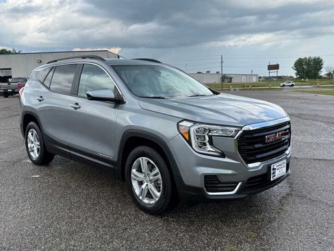Used 2024 GMC Terrain SLE w/ Driver Convenience Package AWD/4WD image 2