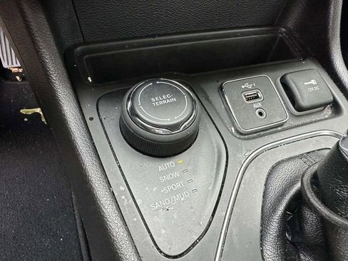 Used 2021 Jeep Cherokee Latitude Lux w/ Sun & Sound Group image 20