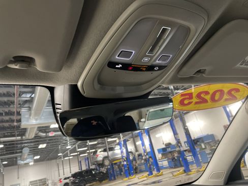 Used 2025 Volvo XC40 B5 Core image 38