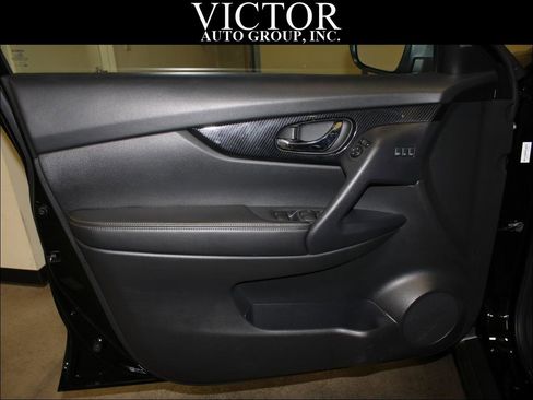 Used 2018 Nissan Rogue SL image 15