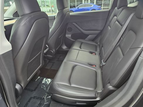 Used 2024 Tesla Model Y Long Range AWD/4WD image 19