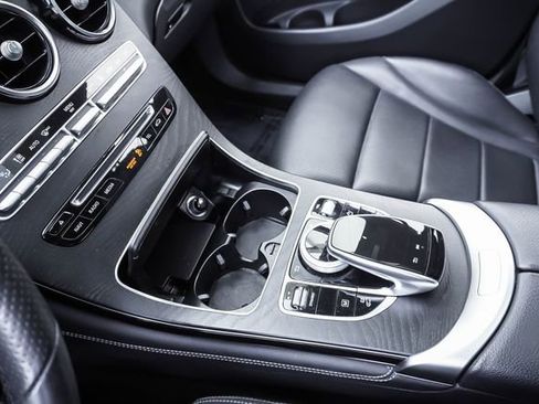 Used 2019 Mercedes-Benz GLC 350e 4MATIC image 17